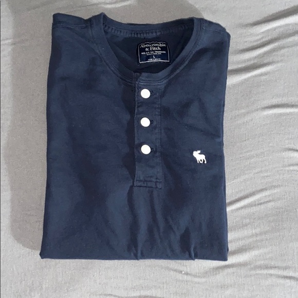 A dress t shirt - Picture 4 of 5